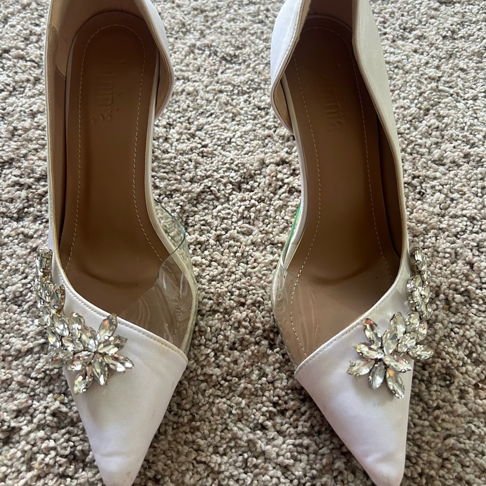 Elegant White Women's Shoes with Crystal Embellishments